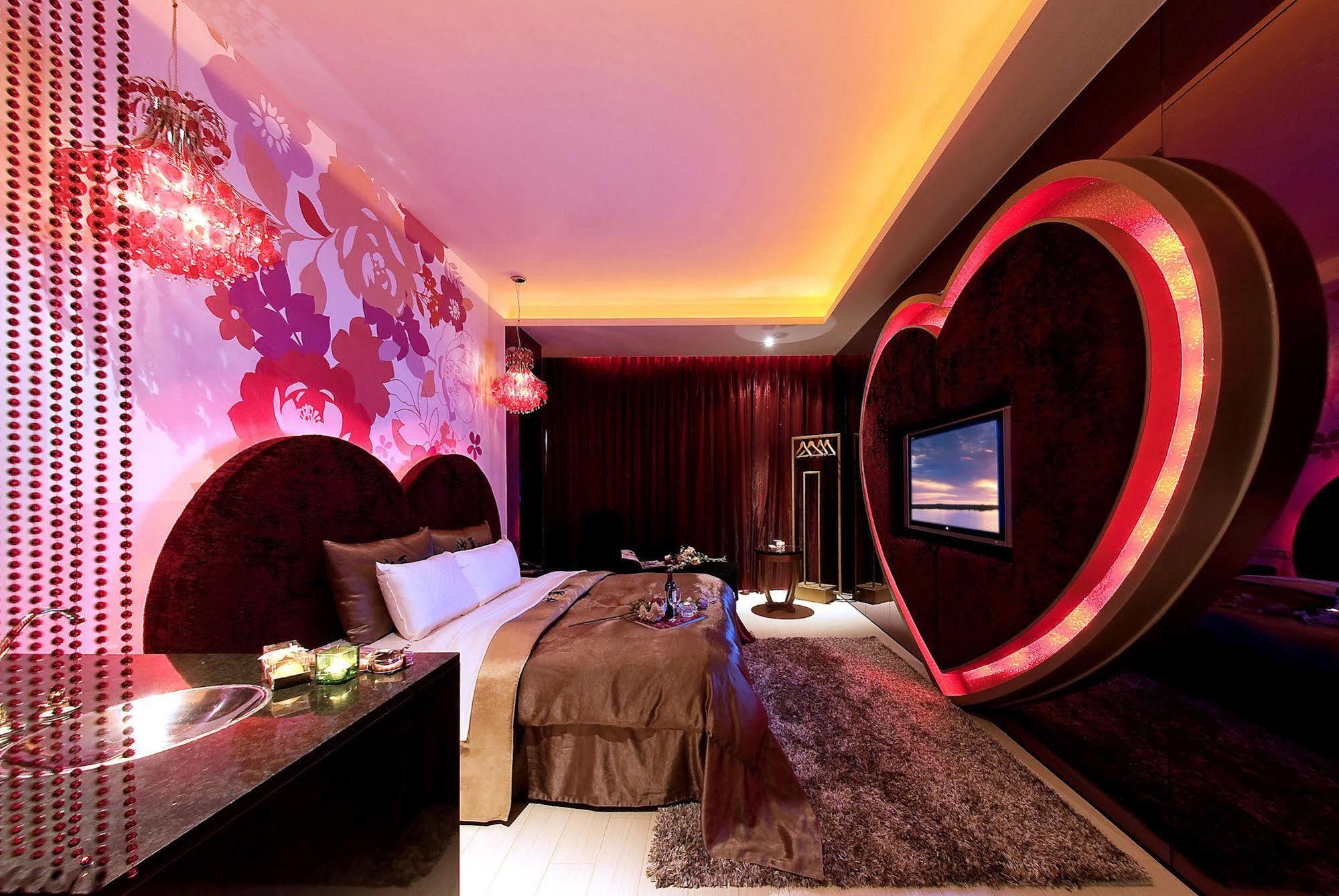Sasha Motel Тайджун Екстериор снимка